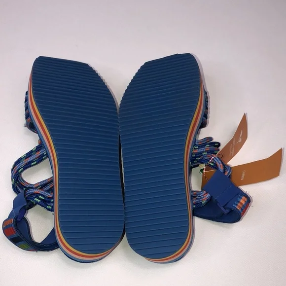 Farm Rio blue macaw rainbow strapped platform sandals size 8